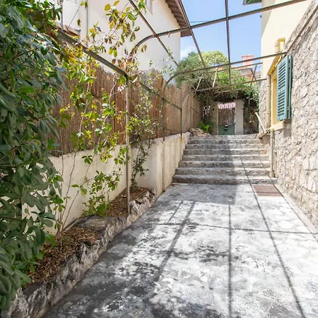 C8 - Lovely House 4 Bdr - Pool, Ac, Garage & Wifi * كان