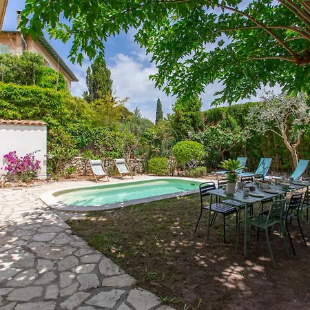 C8 - Lovely House 4 Bdr - Pool, Ac, Garage & Wifi فيلة