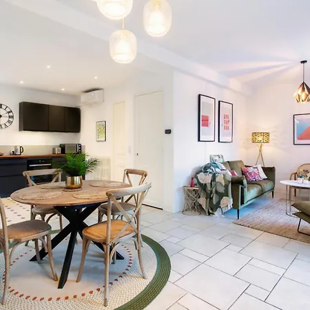 فيلة C8 - Lovely House 4 Bdr - Pool, Ac, Garage & Wifi كان