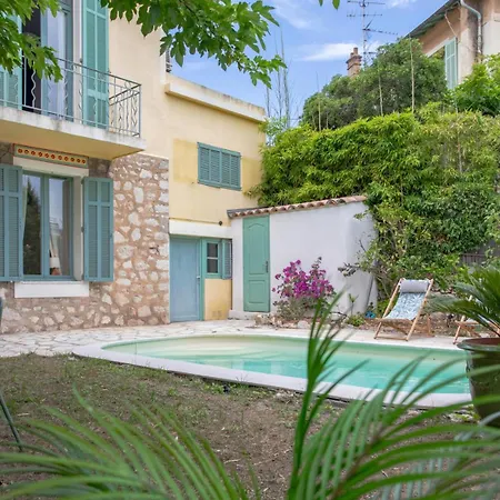 C8 - Lovely House 4 Bdr - Pool, Ac, Garage & Wifi فيلة