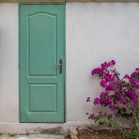 C8 - Lovely House 4 Bdr - Pool, Ac, Garage & Wifi فيلة