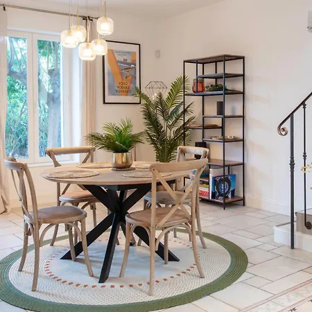 C8 - Lovely House 4 Bdr - Pool, Ac, Garage & Wifi فيلة *