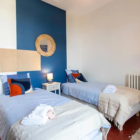 C8 - Lovely House 4 Bdr - Pool, Ac, Garage & Wifi فيلة